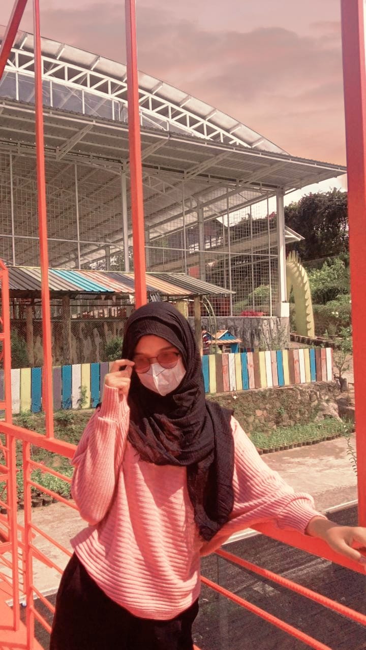 saharani as SMK Negri 10 Semaranag Student